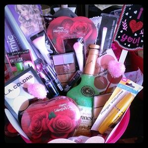 Glam beat Valentine's day basket